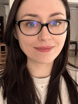 Reni, 33 �ves t�rskeres� n�, �jfeh�rt�