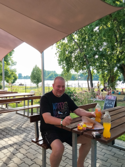 J�zsi, 47 �ves garai t�rskeres� f�rfi