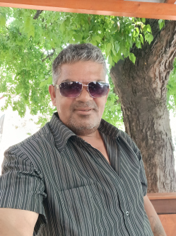 S�ndor, 53 �ves hajd�szoboszl�i t�rskeres� f�rfi