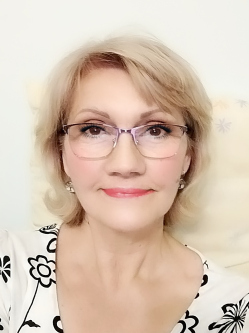 Katalin, 62 �ves cegl�di t�rskeres� n�