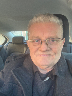 Janos, 67 �ves budapesti t�rskeres� f�rfi