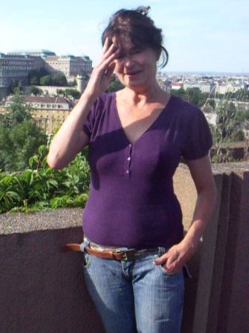Gy�ngyi, 71 �ves t�rskeres� n�, Budapest