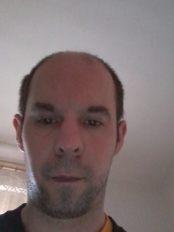 Zsolti, 39 �ves k�ptalanfai t�rskeres� f�rfi