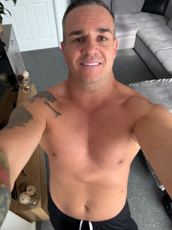 Attila, 41 �ves t�rskeres� f�rfi, Northamptonshire