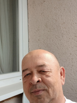 Laszlo, 53 �ves g�di t�rskeres� f�rfi