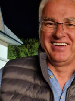 J�zsef, 61 �ves balatonalm�di t�rskeres� f�rfi