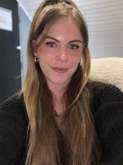 Zsanett, 21 �ves budapesti t�rskeres� n�