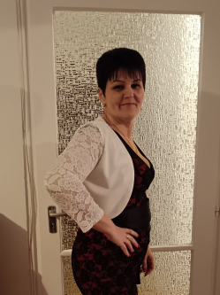 Brigitta, 42 �ves t�rskeres� n�, Karcag