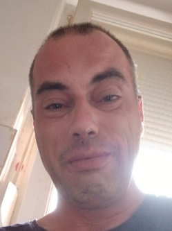 Gyula, 39 �ves v�rpalotai t�rskeres� f�rfi