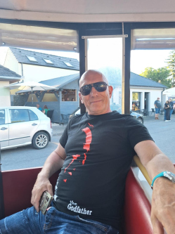 J�nos, 58 �ves tokodalt�r�i t�rskeres� f�rfi
