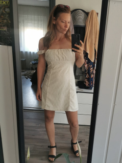 Judit, 39 �ves t�rskeres� n�, Sziksz�