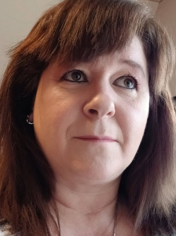 Kriszta, 52 �ves gy�li t�rskeres� n�