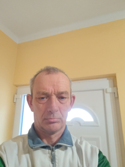 Dezs�, 54 �ves kisfaludi t�rskeres� f�rfi
