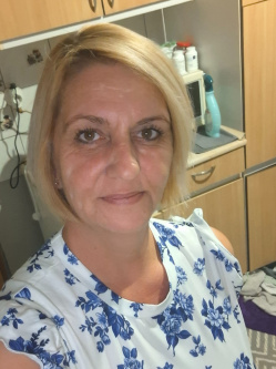 Kati, 43 �ves gyugyi t�rskeres� n�