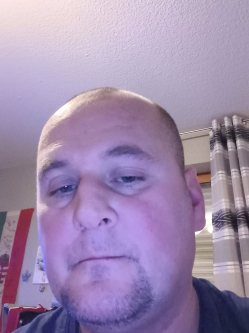 Zoltan, 44 �ves debreceni t�rskeres� f�rfi