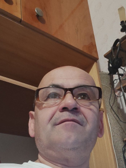 G�bor, 55 �ves j�szf�nyszarui t�rskeres� f�rfi