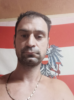 Mikl�s, 40 �ves budapesti t�rskeres� f�rfi