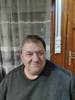 L�szl�, 57 �ves budapesti t�rskeres� f�rfi