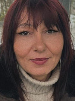 Bernadett, 52 �ves p�csi t�rskeres� n�