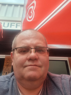 J�nos, 55 �ves t�rskeres� f�rfi, Sopron