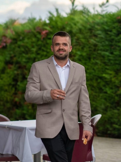 Viktor, 27 �ves debreceni t�rskeres� f�rfi