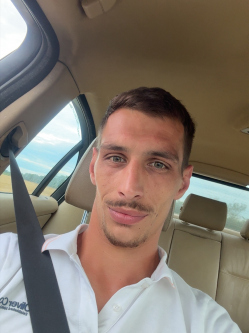 Csaba, 33 �ves szombathelyi t�rskeres� f�rfi