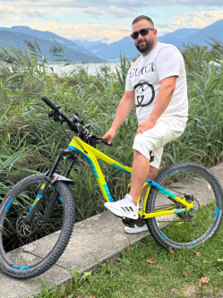 laszlo, 33 �ves sv�jci t�rskeres� f�rfi