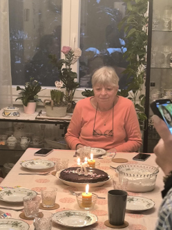 Gy�ngyi, 76 �ves budapesti t�rskeres� n�