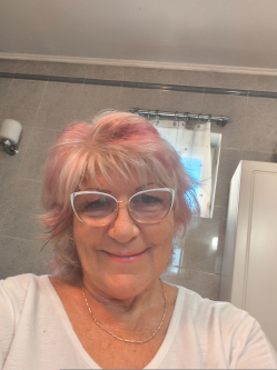 Kriszta, 65 �ves budapesti t�rskeres� n�