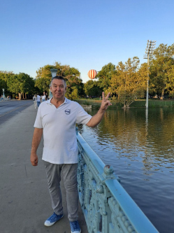 Tomi, 57 �ves budapesti t�rskeres� f�rfi