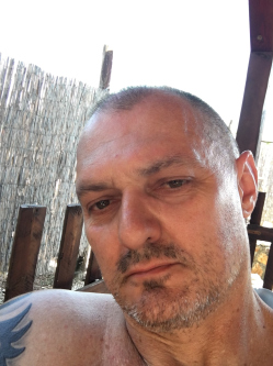 Zolt�n, 52 �ves s�rbog�rdi t�rskeres� f�rfi