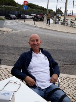 Bence, 65 �ves budapesti t�rskeres� f�rfi
