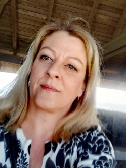 Andrea, 50 �ves budapesti t�rskeres� n�