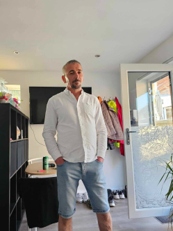 Jozsef, 49 �ves t�rskeres� f�rfi, Cheshire, Haltont �s Warringtont bele�rtve