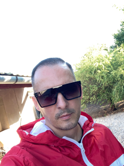Tam�s, 43 �ves mak�i t�rskeres� f�rfi