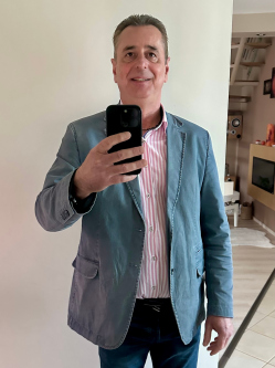Lala, 58 �ves t�rskeres� f�rfi, �rd
