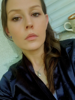 Judit, 35 �ves balatonalm�di t�rskeres� n�