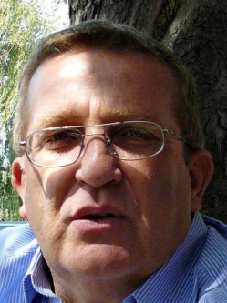 Tibor, 74 �ves t�rskeres� f�rfi, Baja