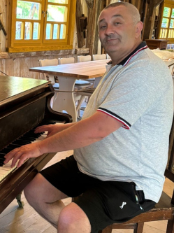 Levente, 51 �ves budapesti t�rskeres� f�rfi