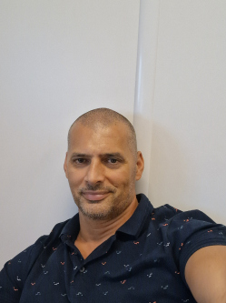 Zoli, 49 �ves debreceni t�rskeres� f�rfi