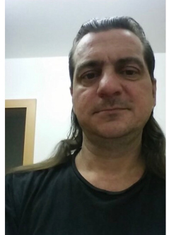 Zolt�n, 51 �ves fegyverneki t�rskeres� f�rfi