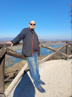 Viktor, 39 �ves budapesti t�rskeres� f�rfi