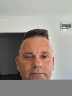 Zsolt, 47 �ves kiskunmajsai t�rskeres� f�rfi