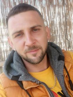 D�vid, 32 �ves debreceni t�rskeres� f�rfi
