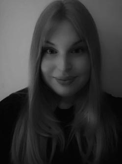 Vikt�ria, 23 �ves dunavars�nyi t�rskeres� n�