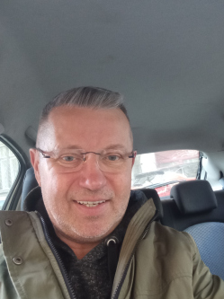 Mih�ly, 62 �ves budapesti t�rskeres� f�rfi