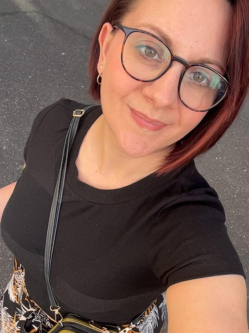 Laura, 42 �ves veszpr�mi t�rskeres� n�