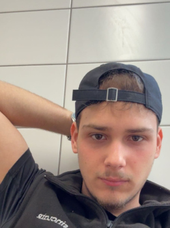 Ricsi, 20 �ves szegedi t�rskeres� f�rfi