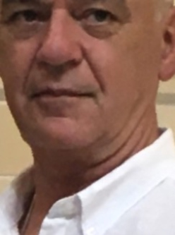 Miki, 62 �ves balatonf�redi t�rskeres� f�rfi