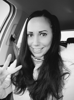 Niki, 37 �ves �jk�gy�si t�rskeres� n�